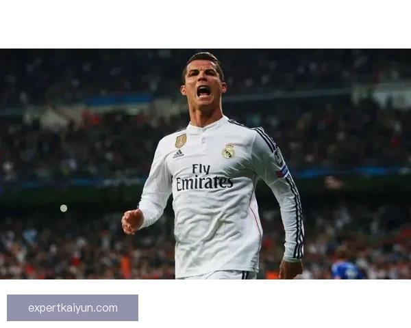 皇马在欧冠中展现强劲表现，备受期待再次向冠军发起冲击